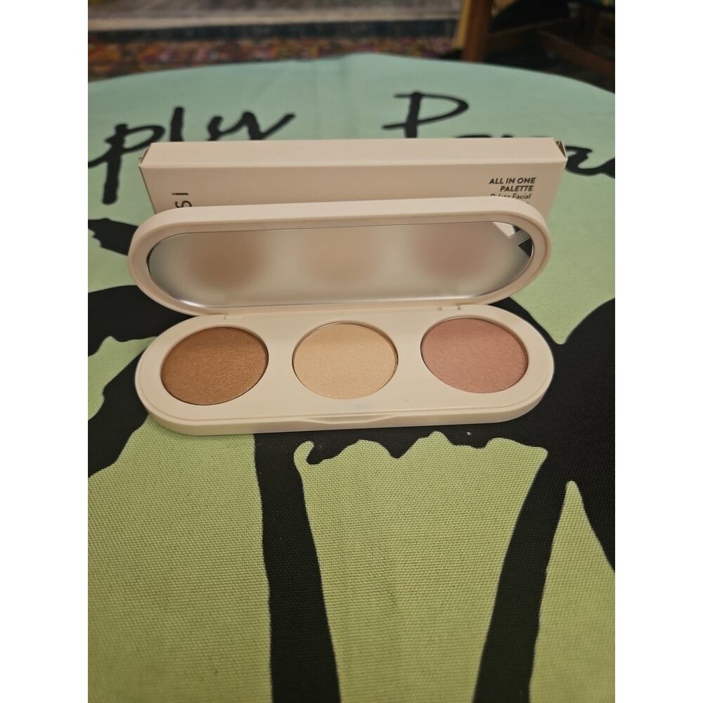 Farmasi All In One Palette Effortless Glow Palette 0.45 oz. New In Box Shimmer